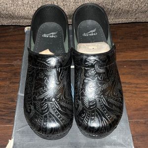 Black tooled Dansko clogs